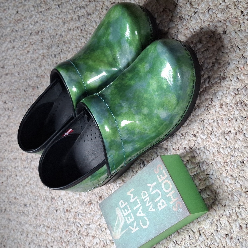 Green Blue Sanita Clogs EUC Size 38 Patent Leather Clean